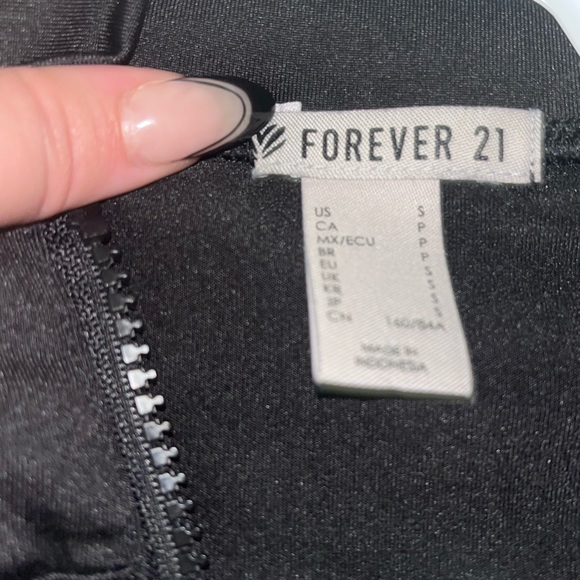 FOREVER 21 ATHLETIC TOP - Picture 2 of 3